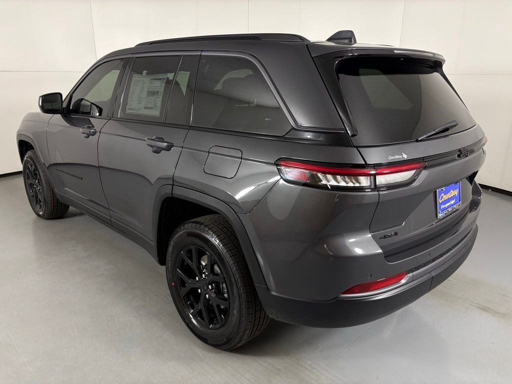 New 2026 Baltic Gray Metallic Clear-Coat Exterior Paint Jeep Altitude image 6