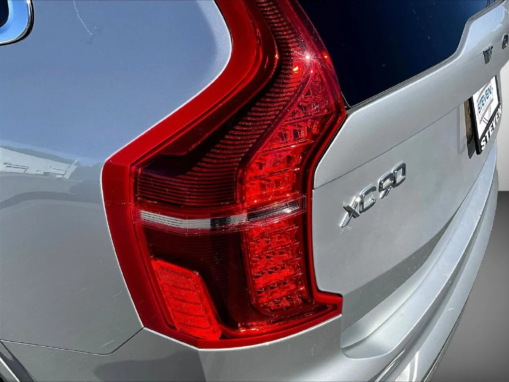 Used 2019 Silver Volvo T6 Momentum image 25