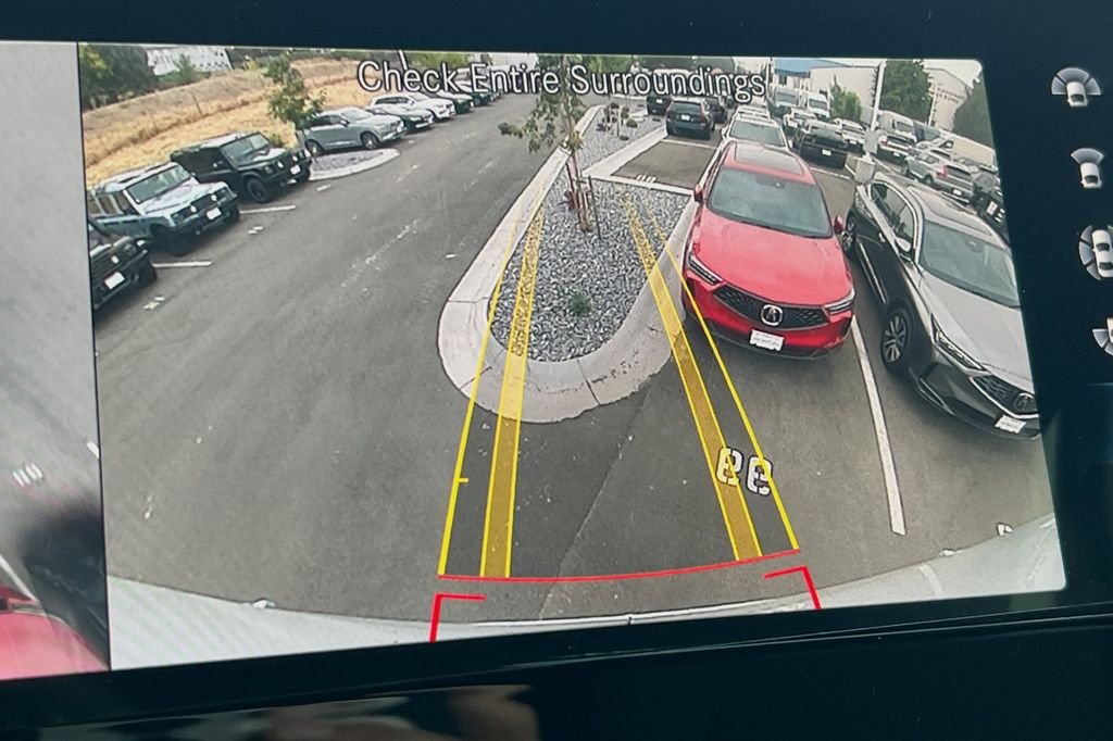 Used 2024  Mercedes-Benz Cargo 170 WB image 19