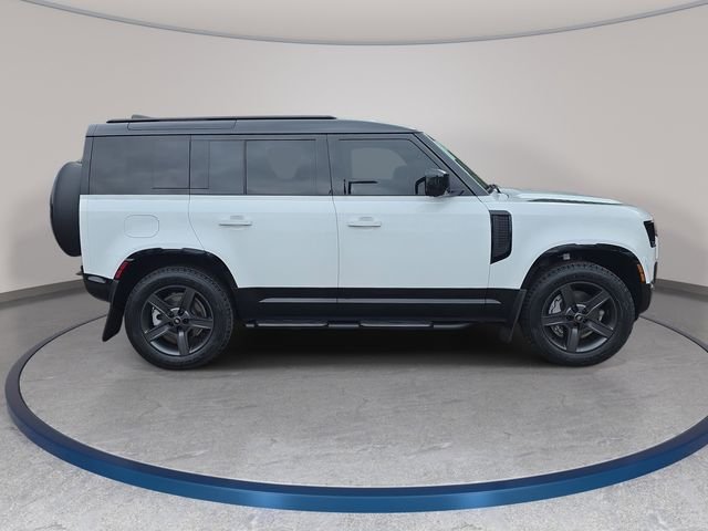 Certified Used 2025 White Land Rover X-Dynamic SE image 5