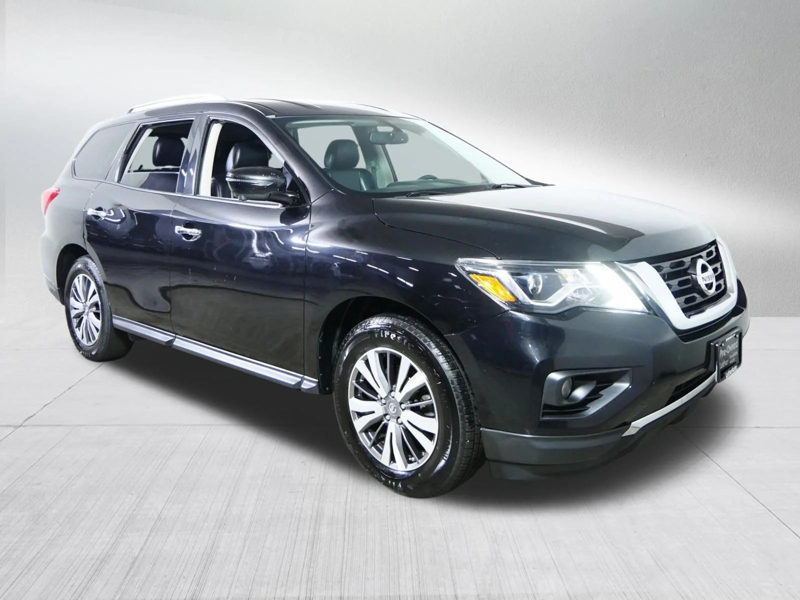 Used 2018 Magnetic Black Nissan SL image 1
