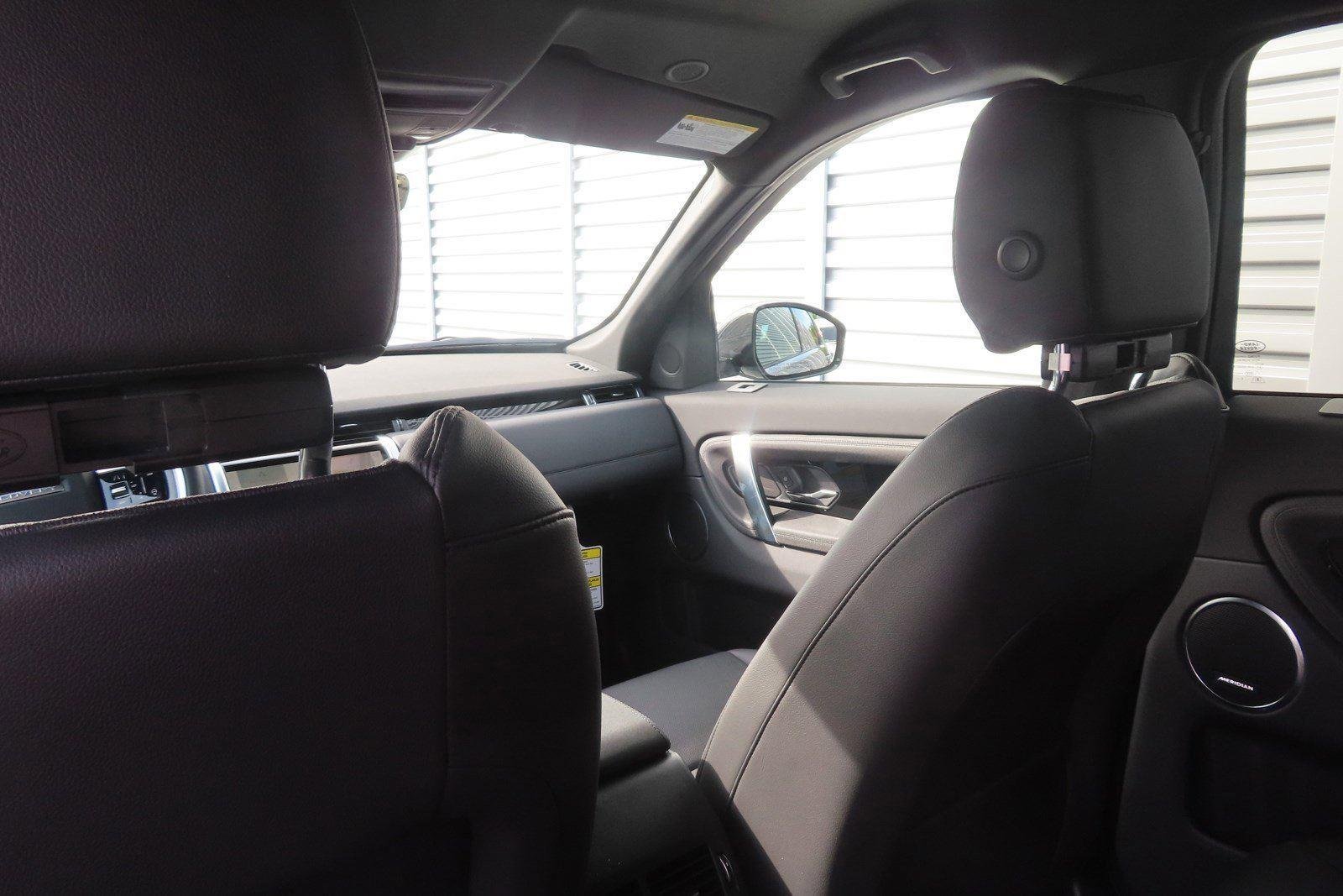 Used 2023 Eiger Grey Metallic Land Rover SE image 7