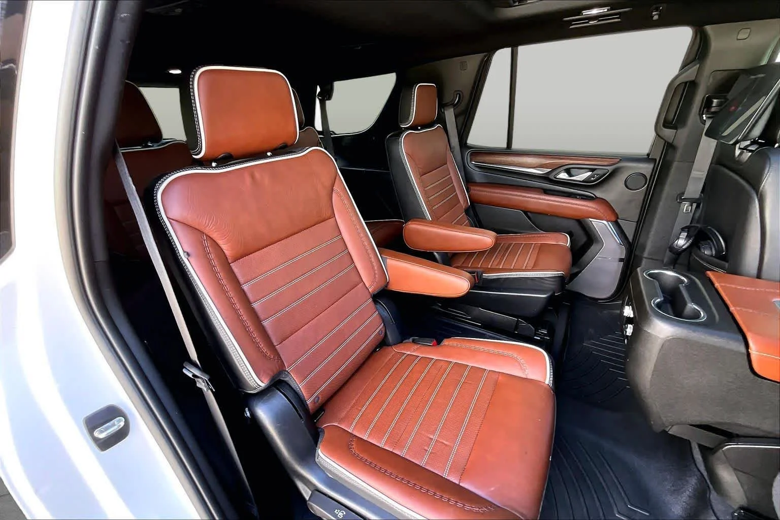Used 2023 White Frost Tricoat GMC Denali Ultimate image 20