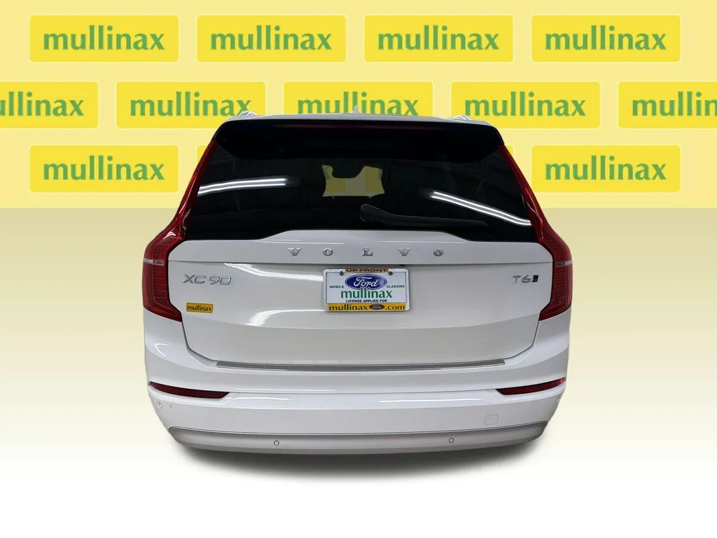 Certified Used 2022 White Volvo T6 Momentum image 6