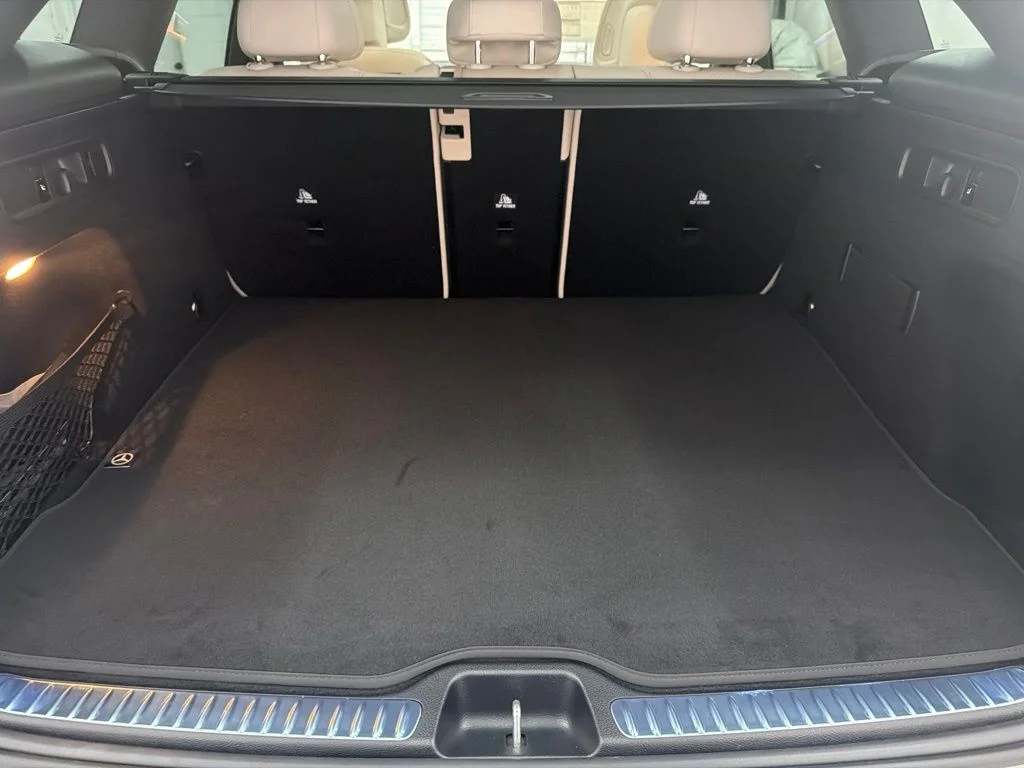 New 2027 White Mercedes-Benz GLC 300 image 22