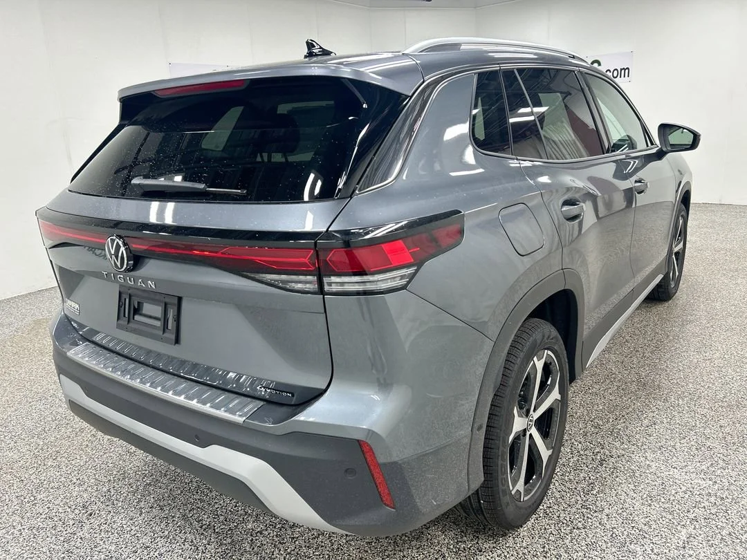 New 2026 Platinum Gray Metallic Volkswagen SE image 8