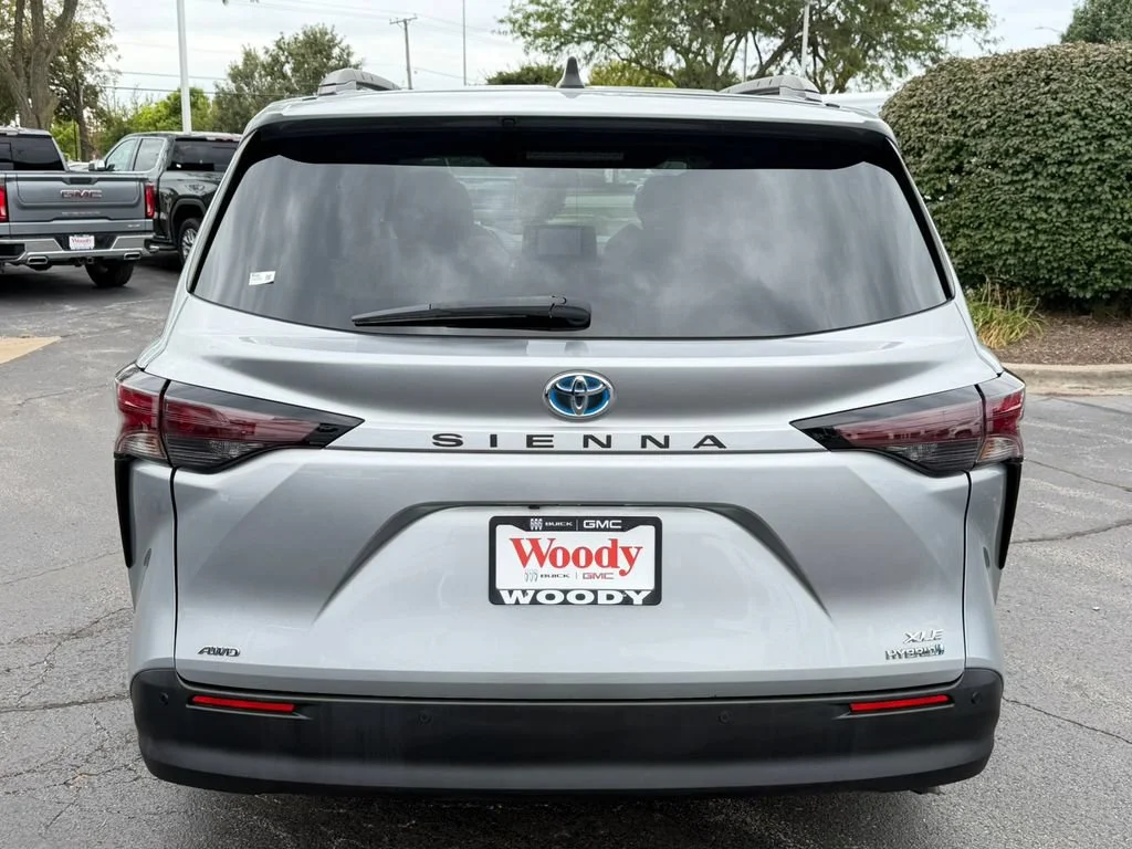 2024 Toyota Sienna XLE - Photo 8