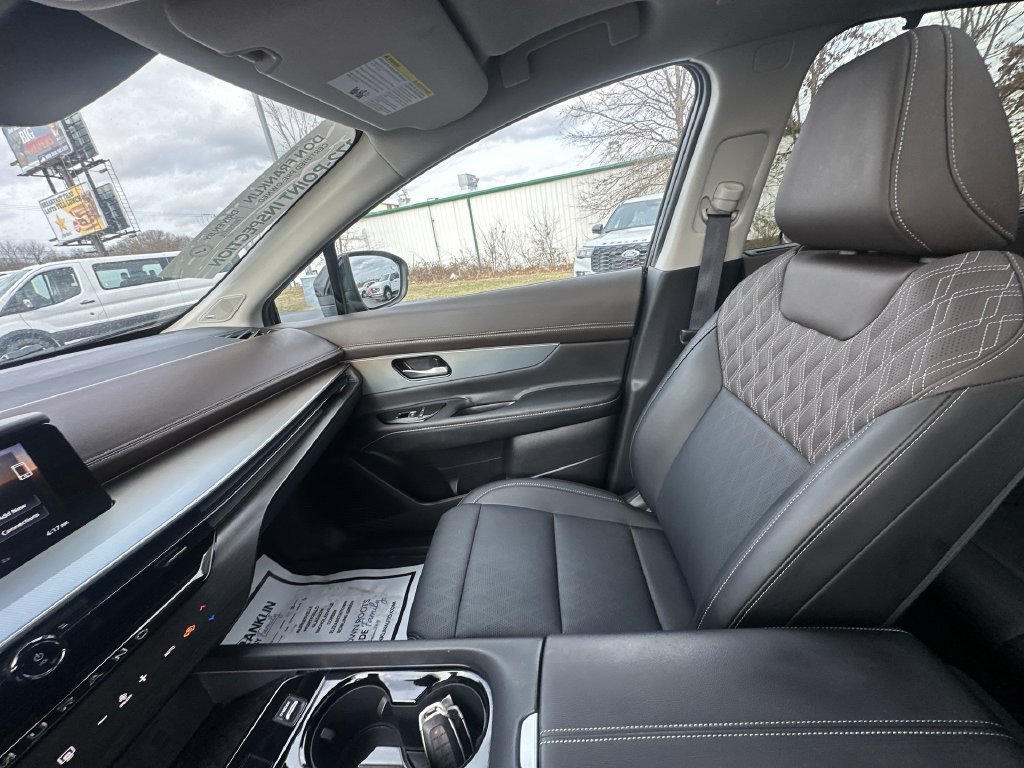 Used 2025 Red Nissan Platinum image 11