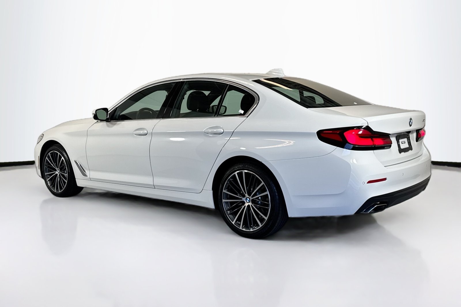 Used 2023 Alpine White BMW 540i image 7