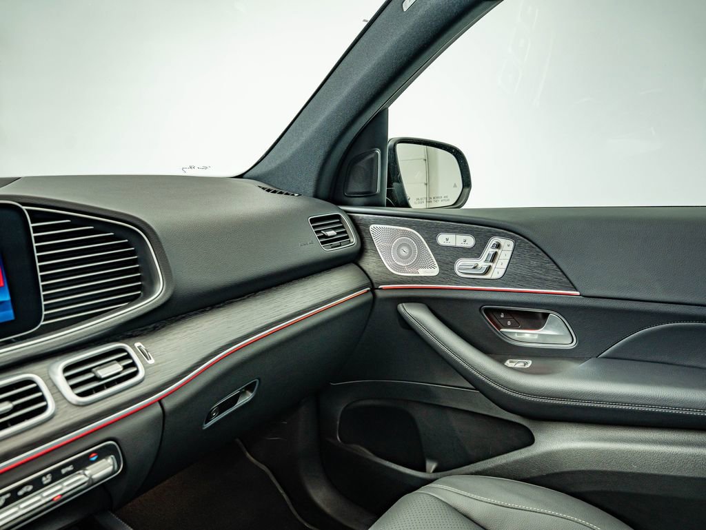 Used 2025 Obsidian Black Metallic Mercedes-Benz GLE 350 image 29