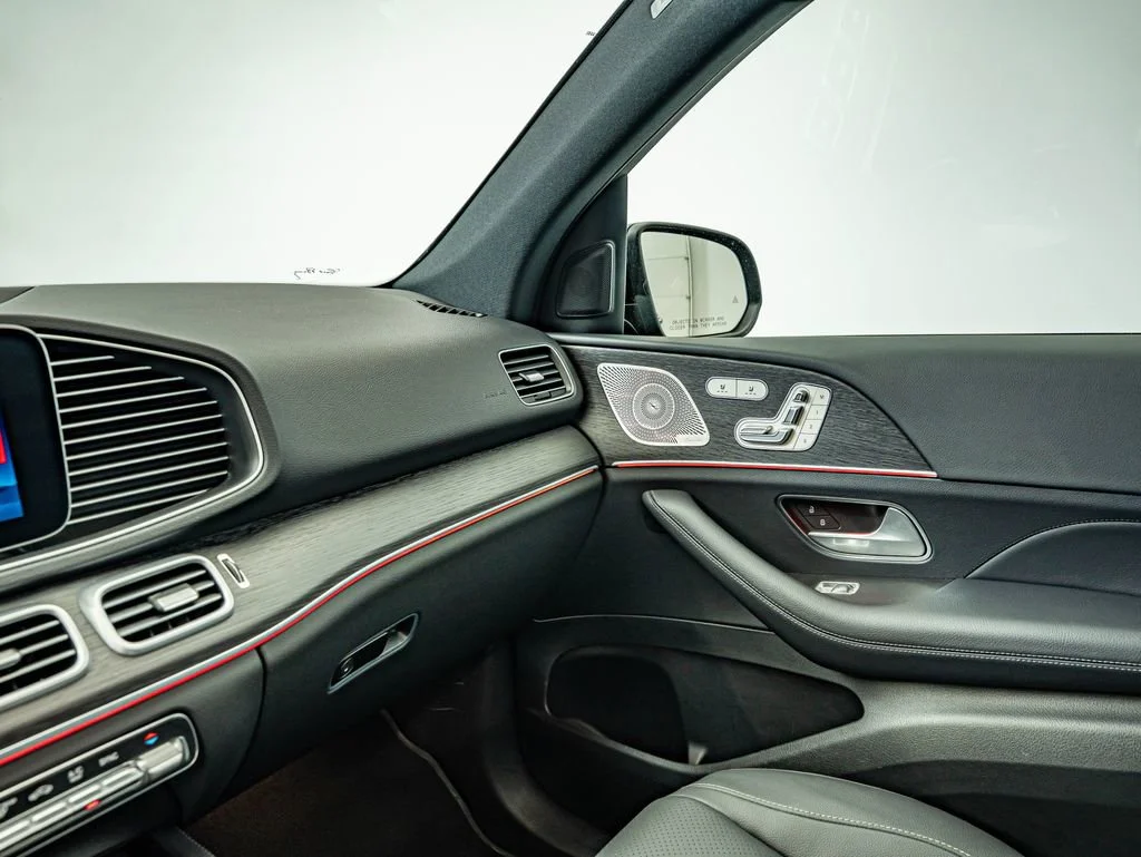 Used 2025 Obsidian Black Metallic Mercedes-Benz GLE 350 image 29