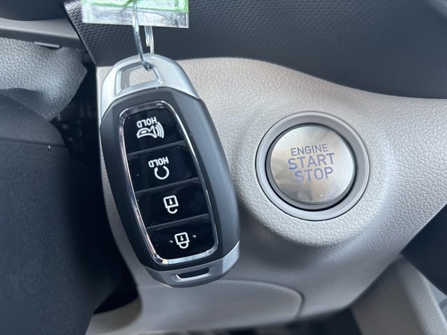 New 2026 Shimmering Silver Hyundai SEL image 22