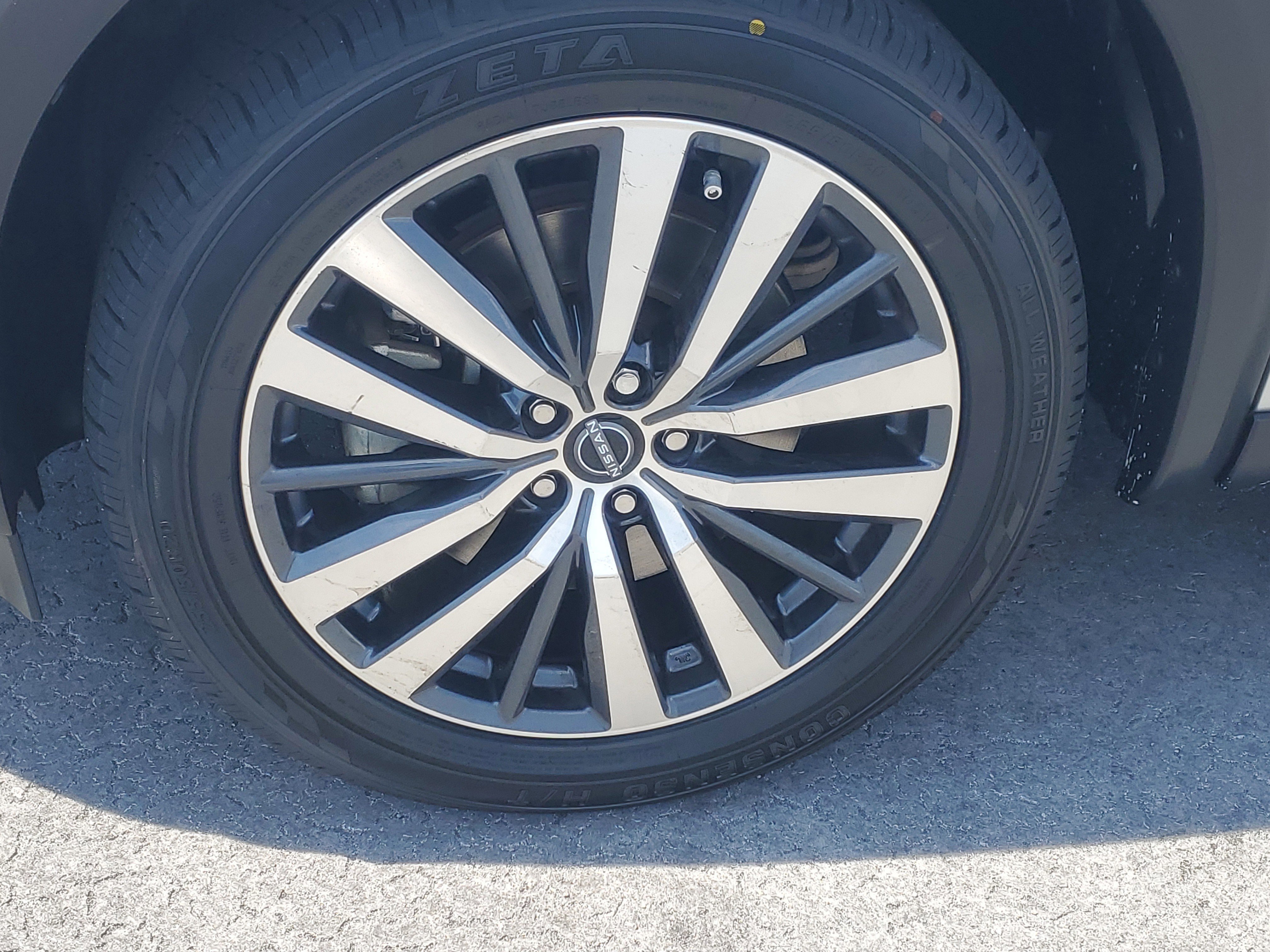 Used 2022 Brilliant Silver Metallic Nissan Platinum image 4