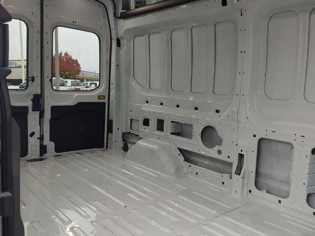 New 2026 Oxford White Ford Cargo Van image 27