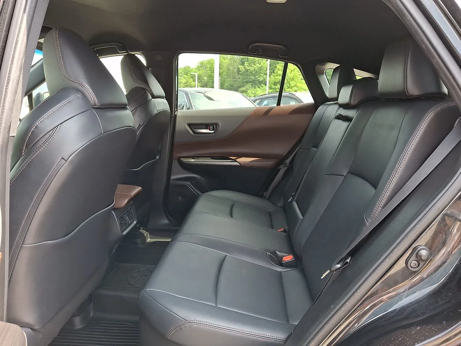 2022 Toyota Venza XLE - Photo 13