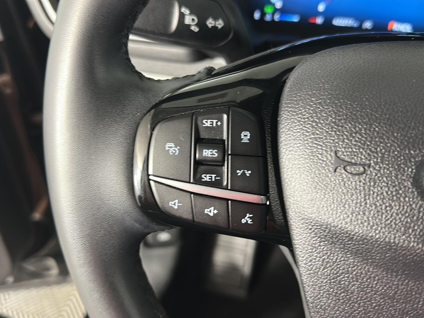 Used 2023 Agate Black Metallic Ford Active image 25