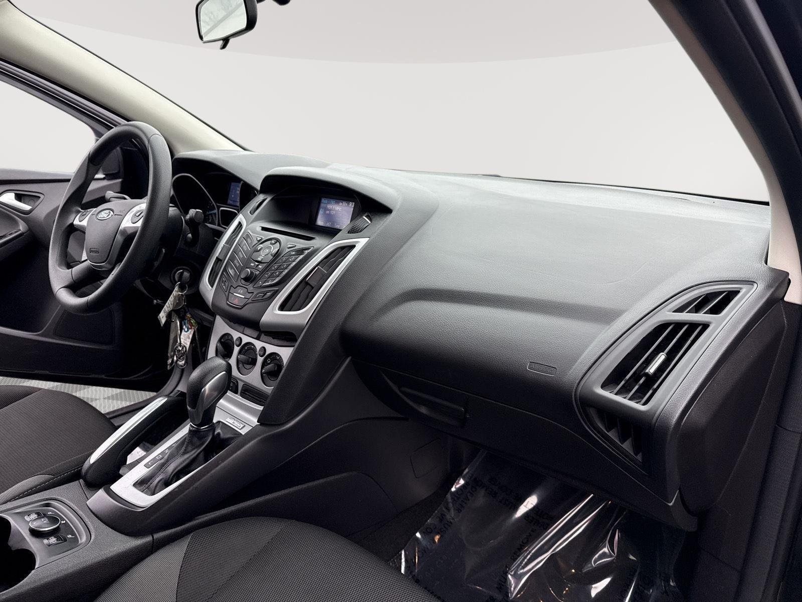 Used 2013 Tuxedo Black Metallic Ford SE image 27
