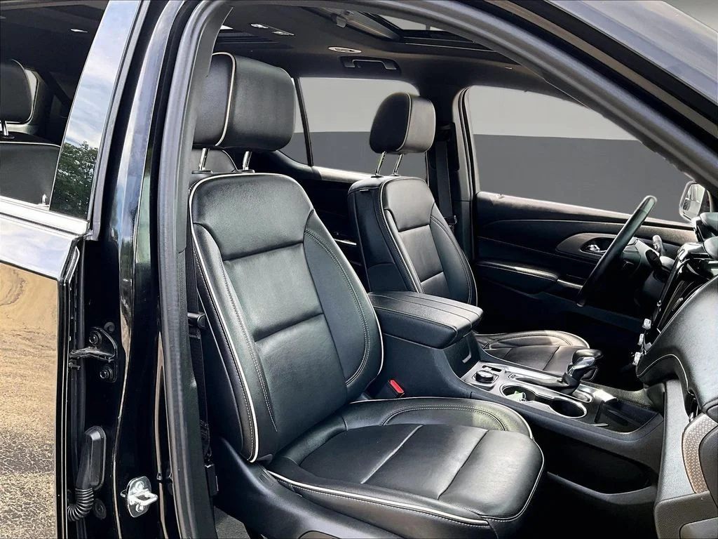 Used 2023 Black Chevrolet Premier image 33