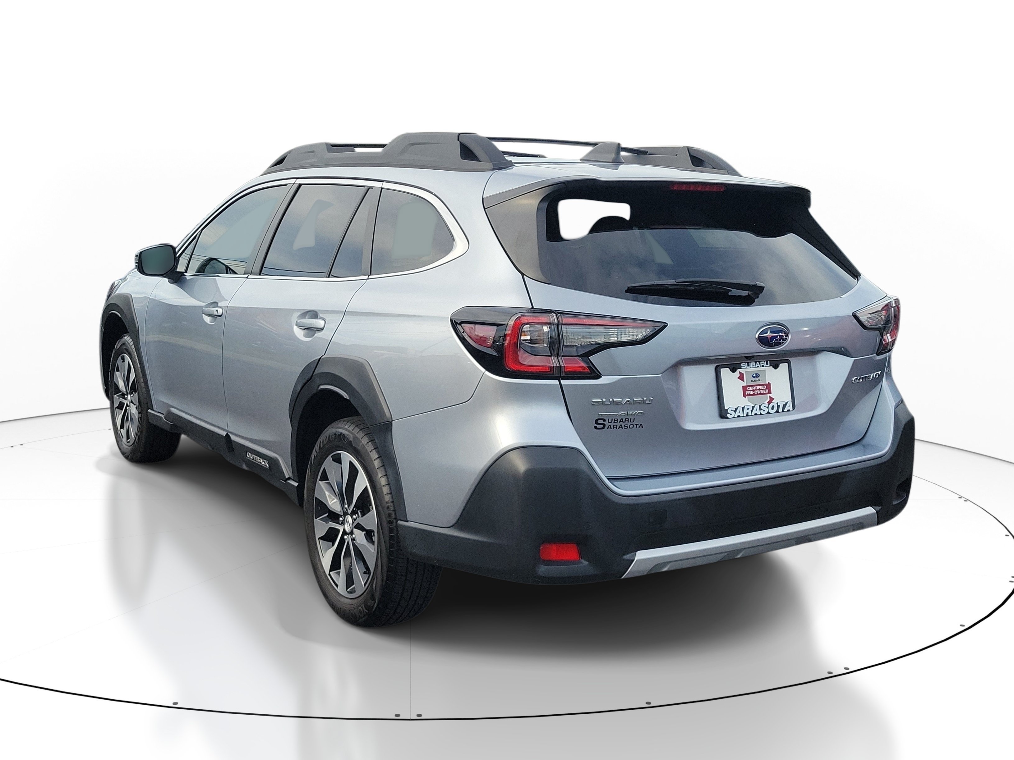 Used 2024 Ice Silver Metallic Subaru Limited image 4