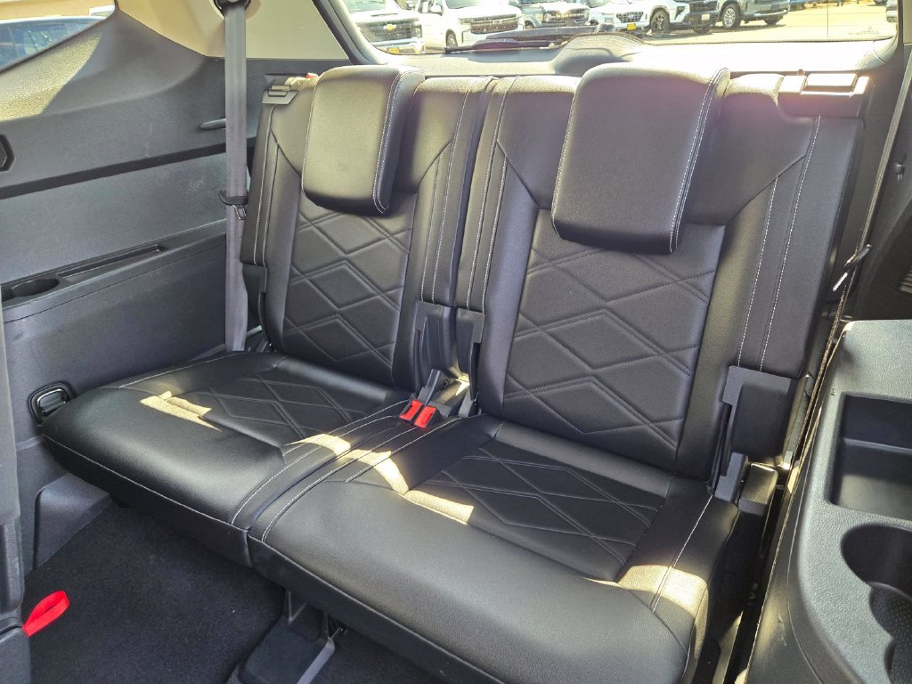 Used 2025  Volkswagen 2.0T SE w/Technology image 11