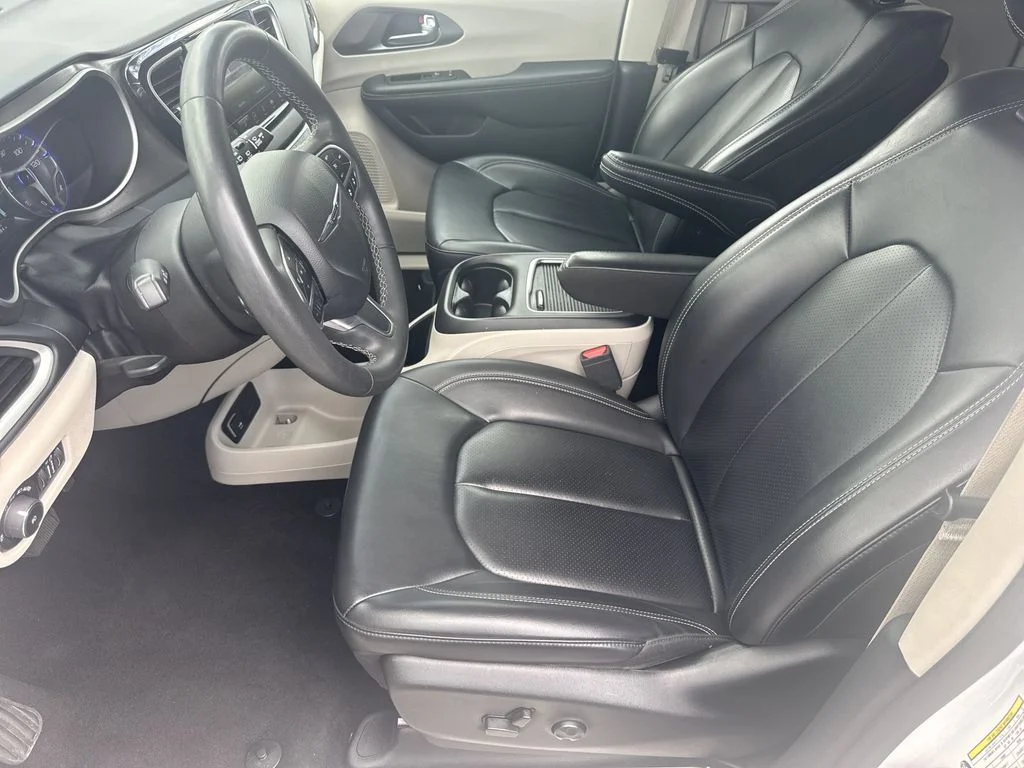 Used 2023 White Chrysler Touring L image 9