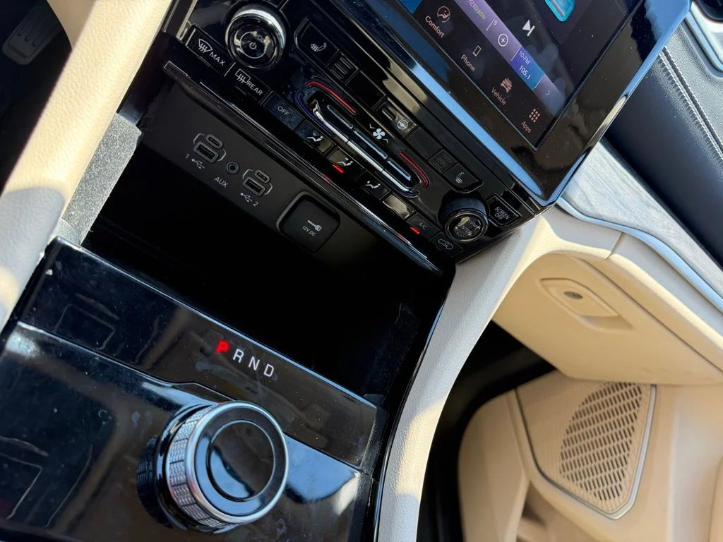 Used 2022 White Jeep Limited image 17