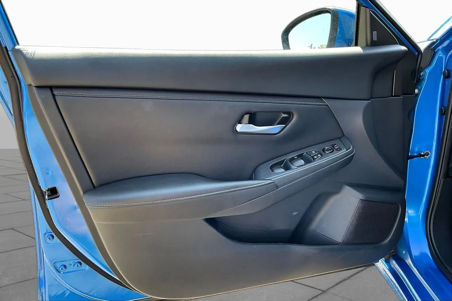 Used 2025 Electric Blue Metallic Nissan SV image 21