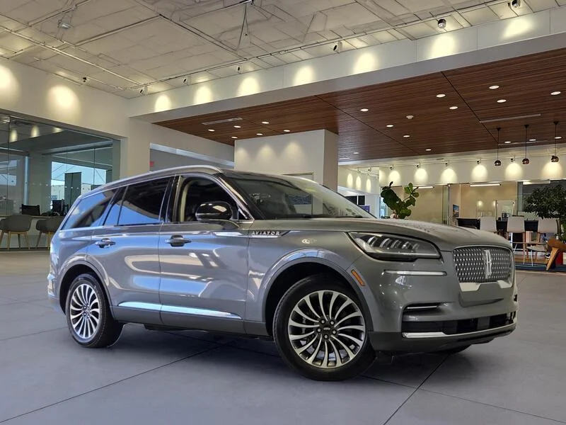 Used 2023 Gray Metallic LINCOLN RESERVE AWD image 31