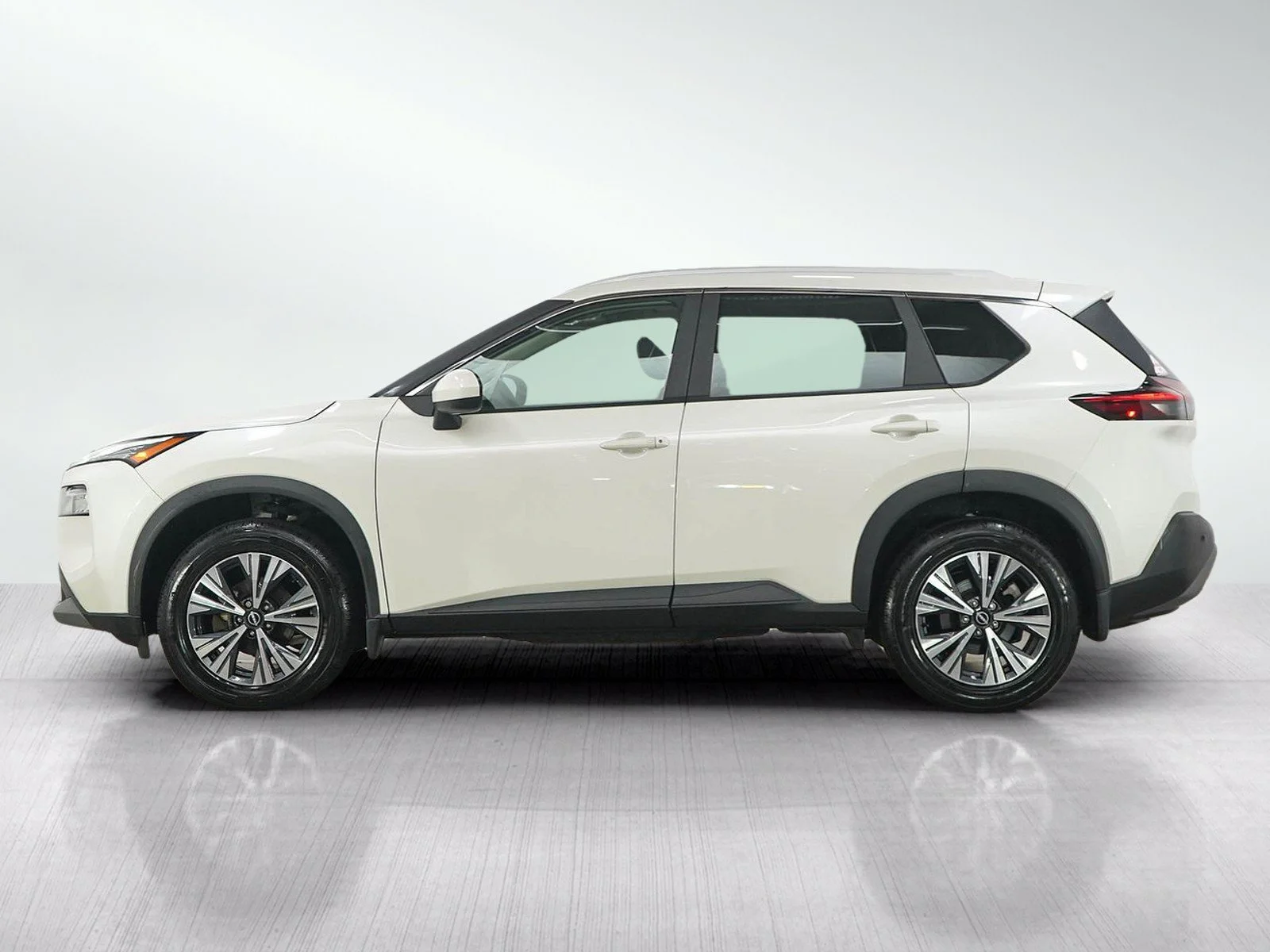 Used 2023 Nissan Rogue SV with VIN 5N1BT3BB2PC886004 for sale in Burnsville, Minnesota