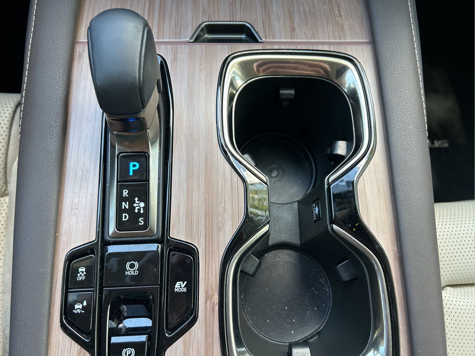 Used 2023  Lexus 350h Luxury image 17