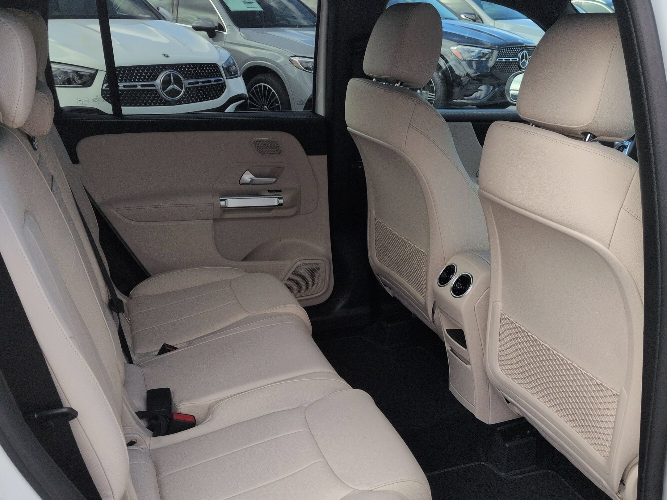 New 2026 Polar White Mercedes-Benz GLB 250 image 55