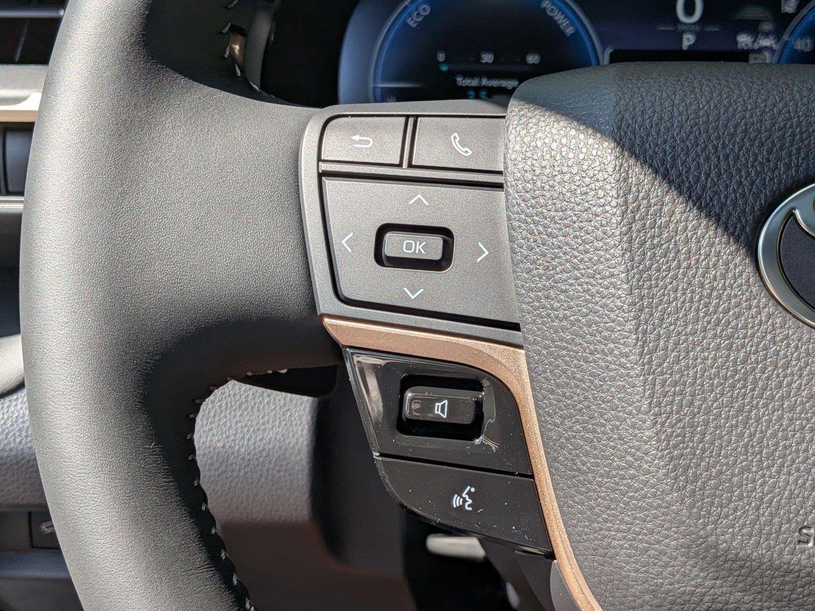 2025 Toyota Crown Signia Limited - Photo 18