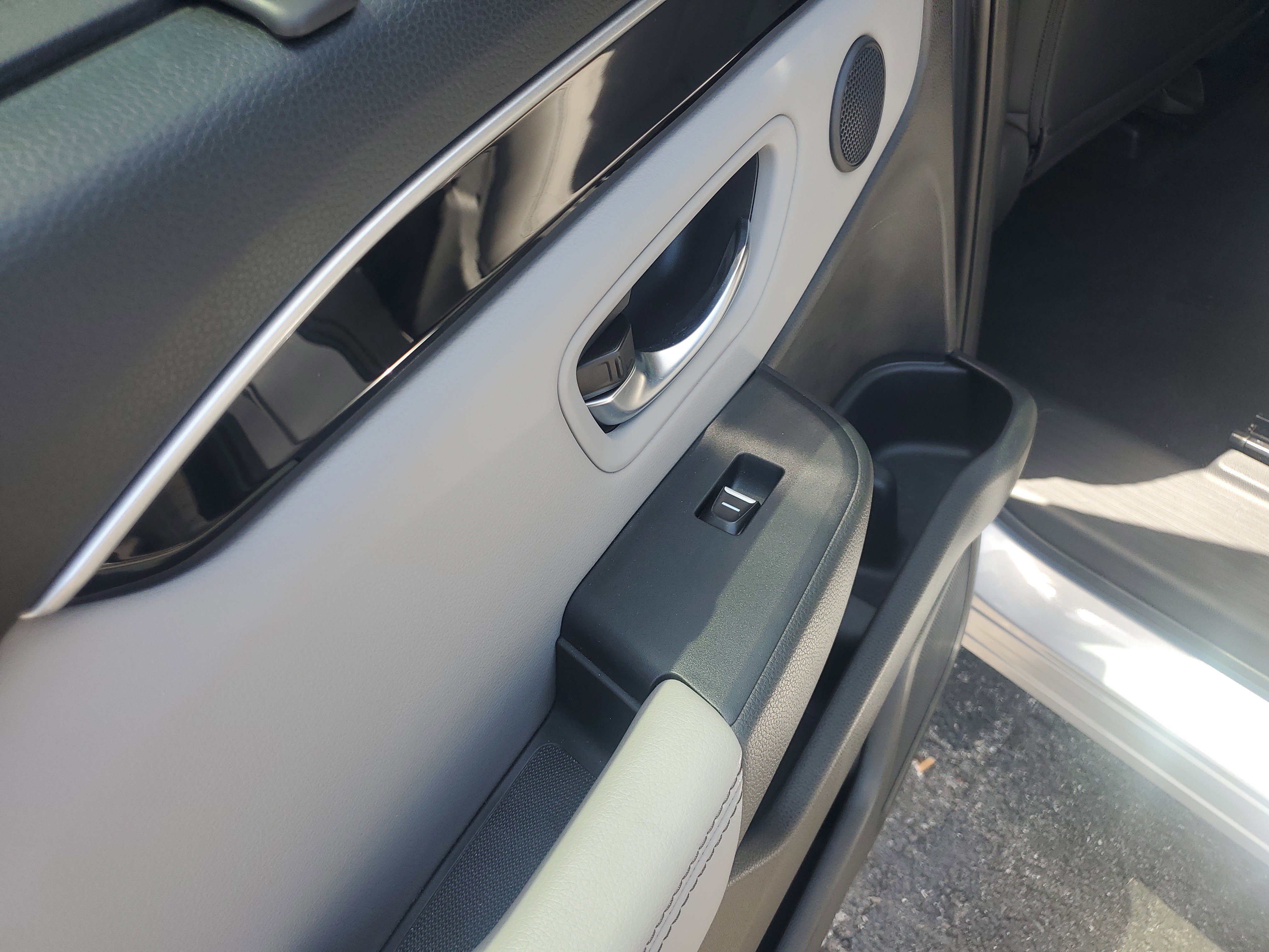 Used 2023 Lunar Silver Metallic Honda Touring image 13