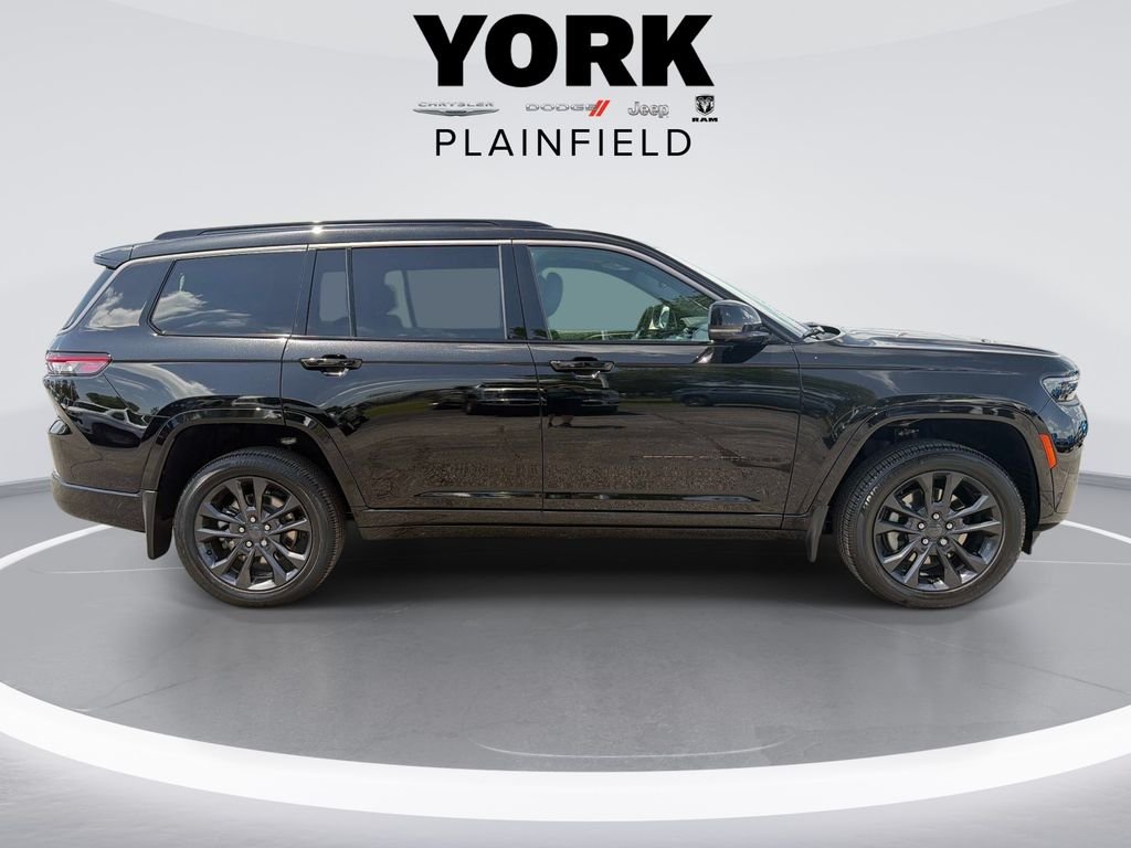 New 2026 Diamond Black Crystal Pearl-Coat Exterior Paint Jeep Limited image 4