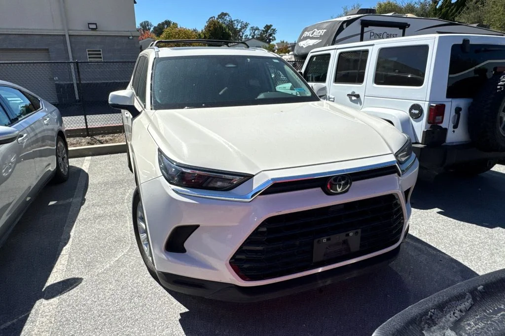 Used 2024 Coastal Cream Toyota XLE image 3