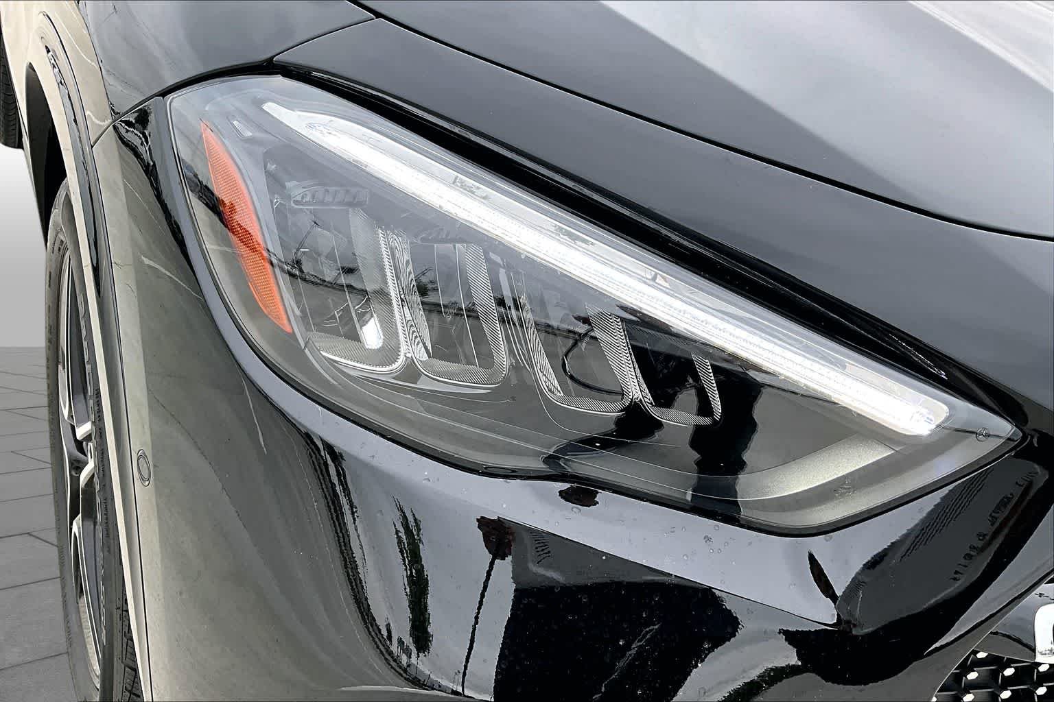 Used 2025 Night Black Mercedes-Benz GLA 250 image 24
