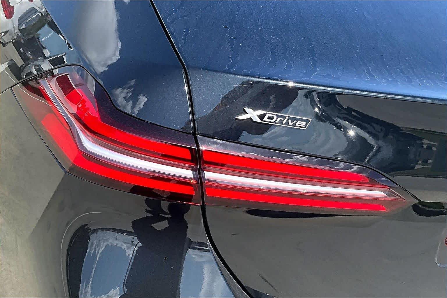 Used 2026 Black Sapphire Metallic BMW 540i xDrive image 28