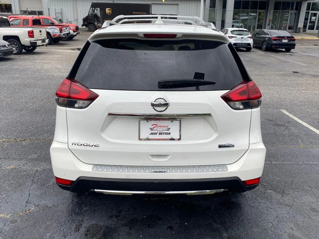 Used 2019 White Nissan S image 14