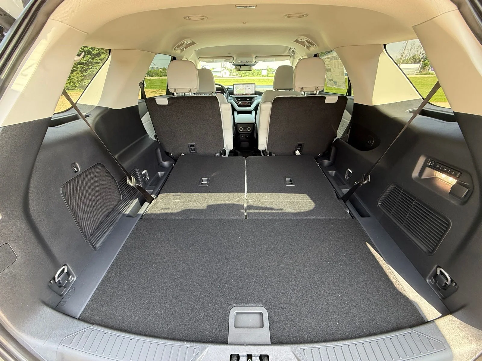 2026 Ford Explorer Platinum - Photo 13