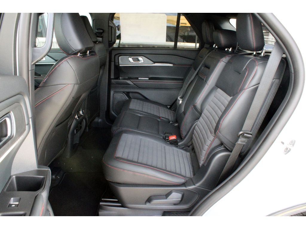 New 2026 Space White Metallic Ford ST-Line image 19