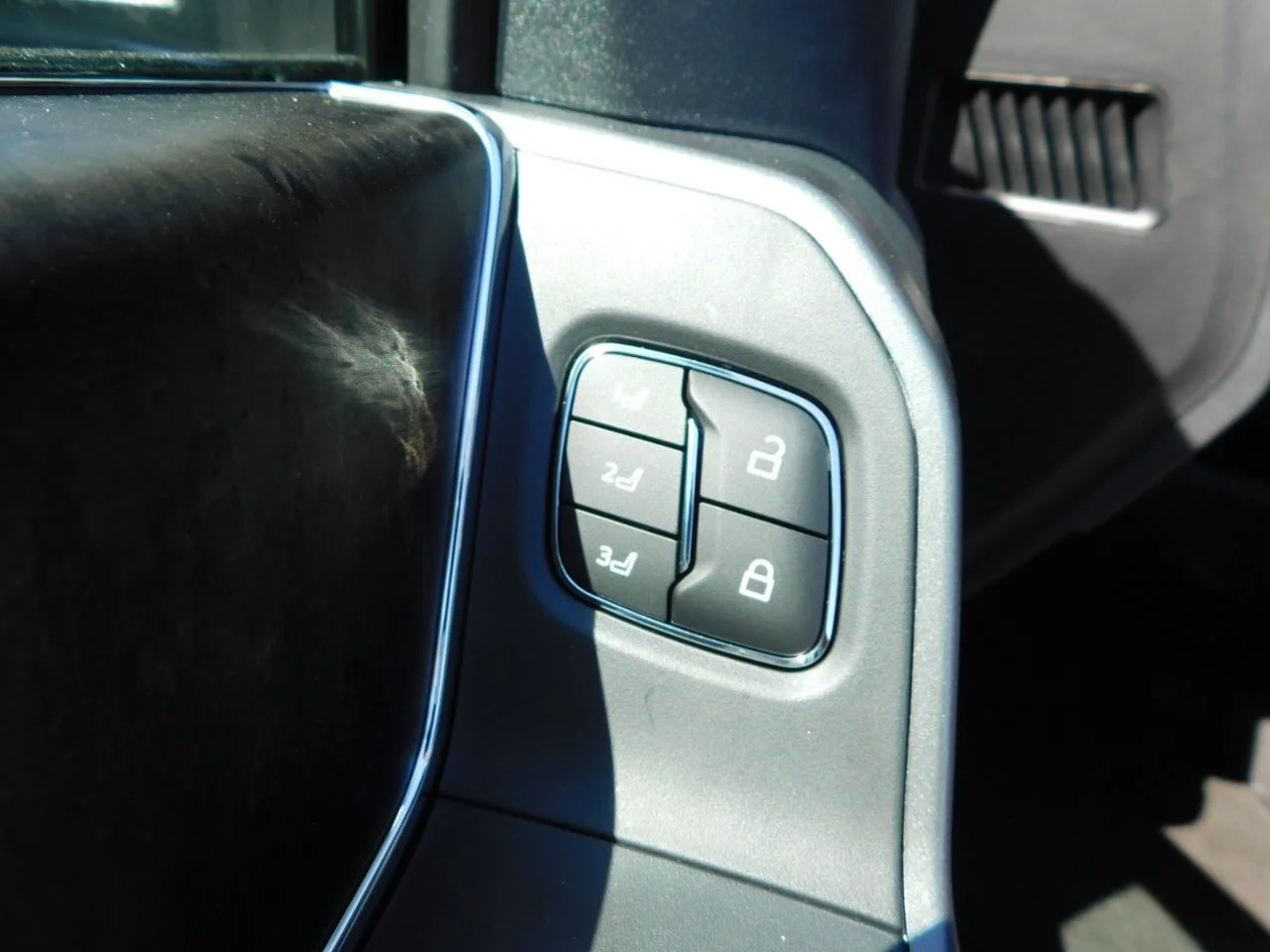 New 2027 Carbonized Gray Metallic Ford F-250® Lariat® image 31