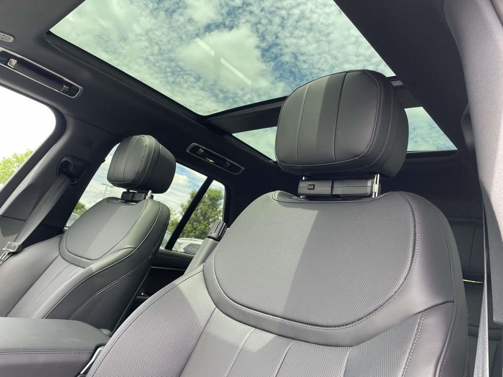 New 2026 Fuji White Land Rover SE image 15