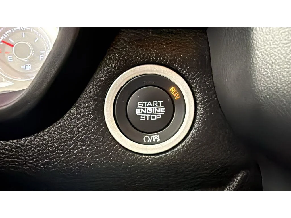 Used 2022 Billet Silver Metallic Clearcoat Ram Big Horn Crew Cab 4X4 3.6L V6 1 OWNER image 25