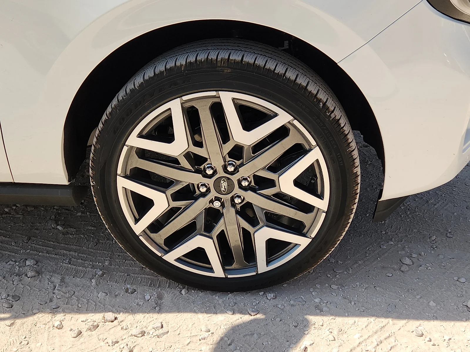 New 2027 Star White Metallic Tri-Coat Ford Platinum image 9
