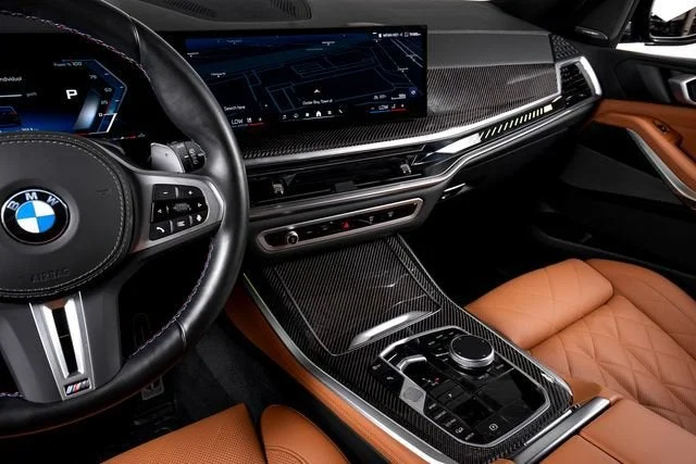 Used 2025 Black Sapphire Metallic BMW M60i image 31