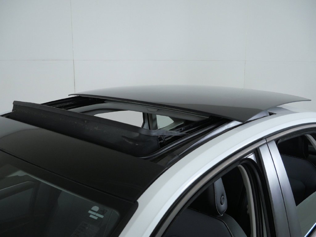 Used 2025 White Volkswagen 1.5T SE image 18