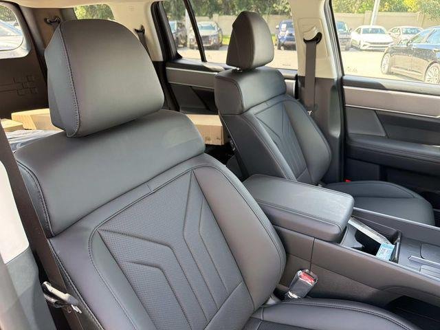 New 2026 Silver Hyundai SEL FWD image 15