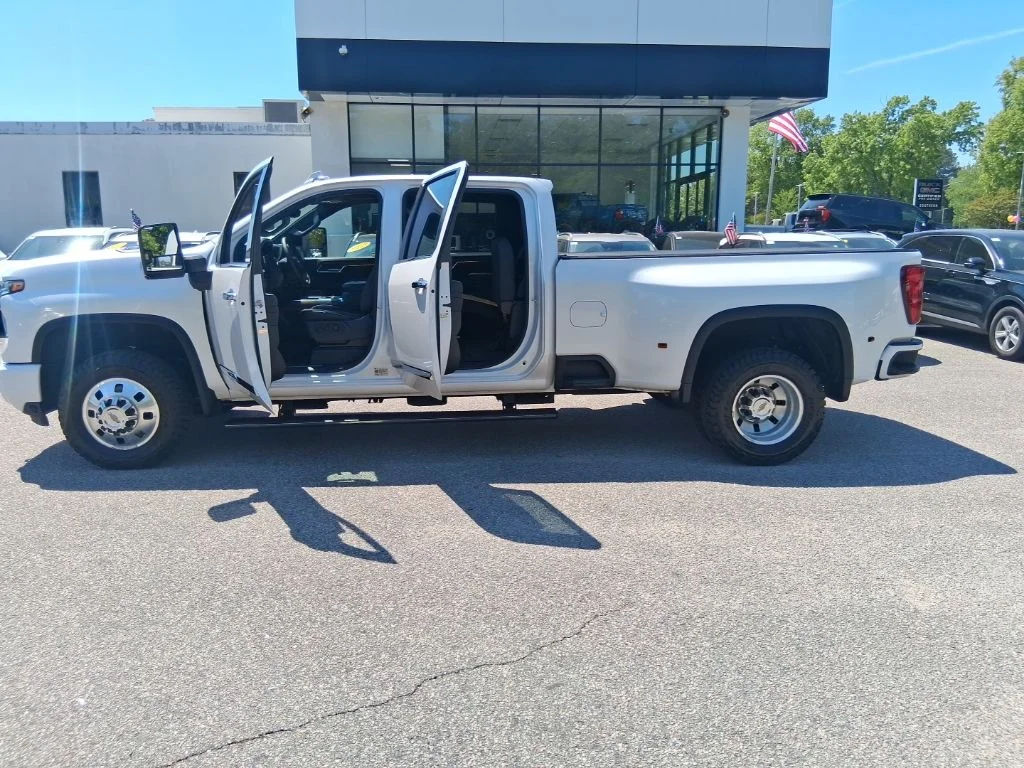 Used 2024 Beige Chevrolet High Country image 27