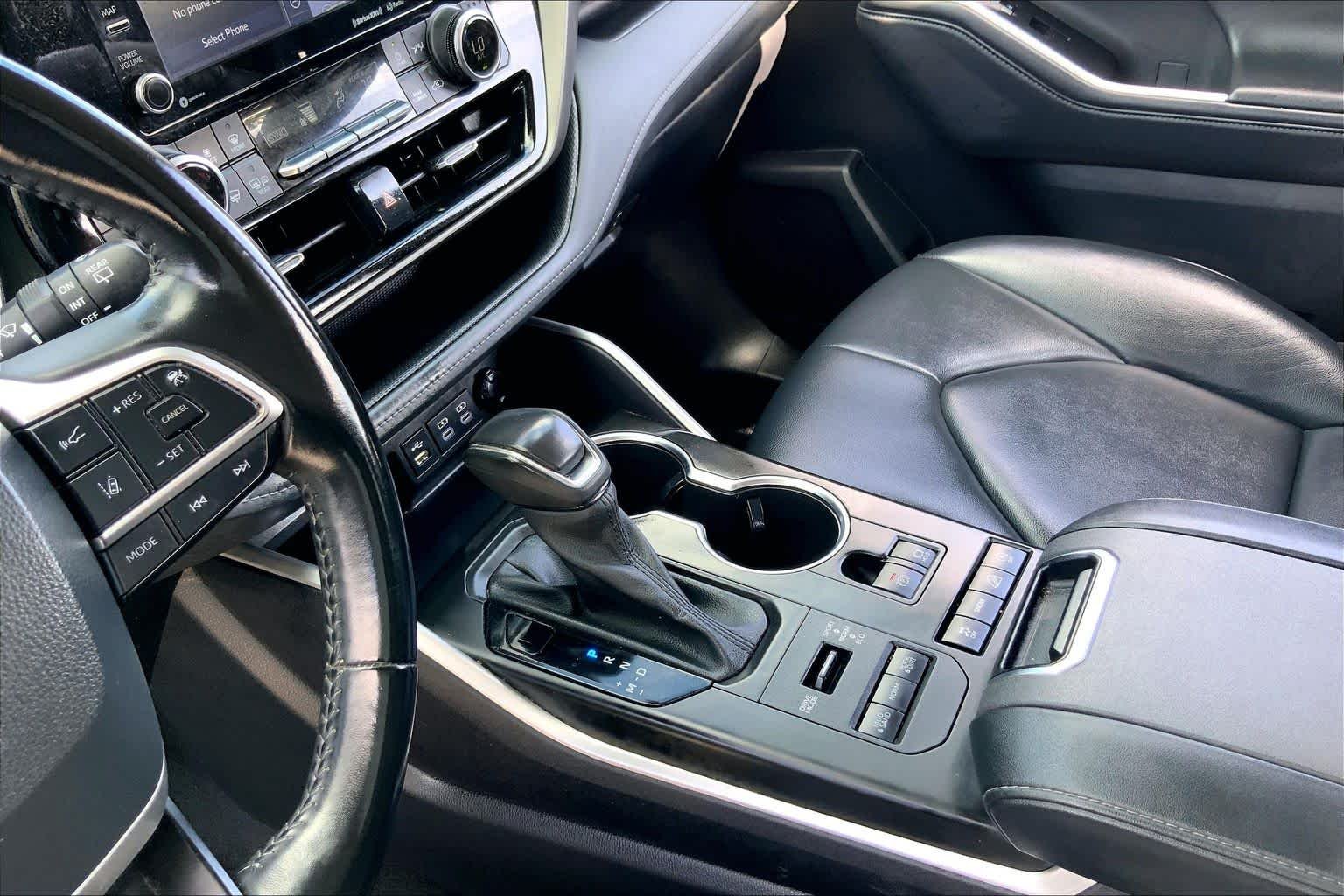 Used 2022 Celestial Silver Metallic Toyota XLE image 16