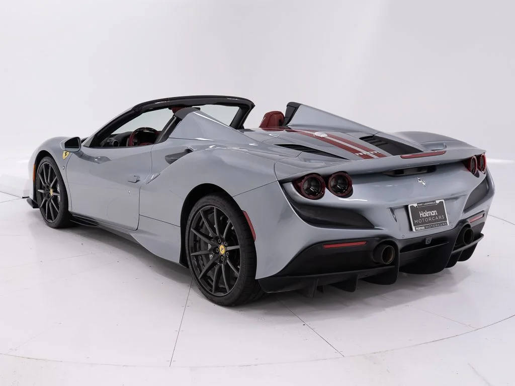 Used 2023 Grigio Titanio Metallic Ferrari  image 3
